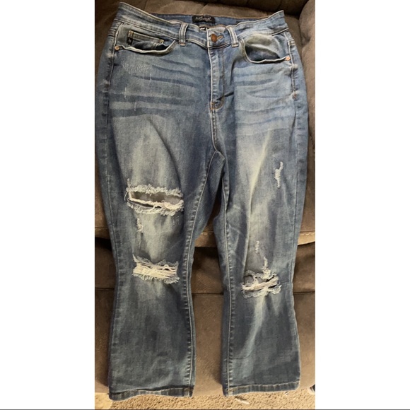 Distressed Capri Fit Judy Blue Jeans - Picture 1 of 2